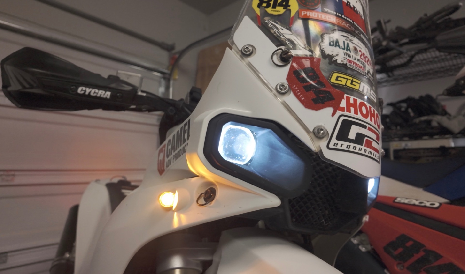 Mini full-metal LED flashers mounted on the Kove 450 Rally
